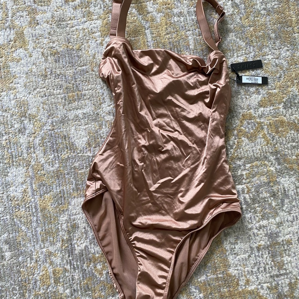 SKIMS Desert Clay Bodysuit (never worn!!)